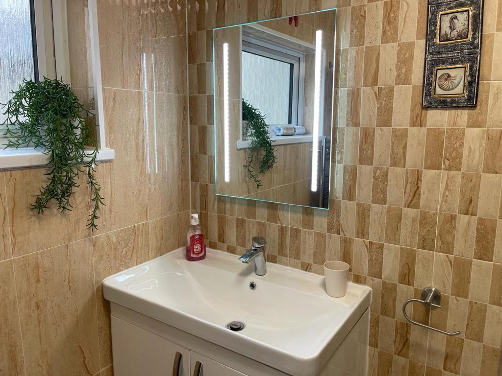 "The Italian" Seafront Apartment Eastbourne Luaran gambar